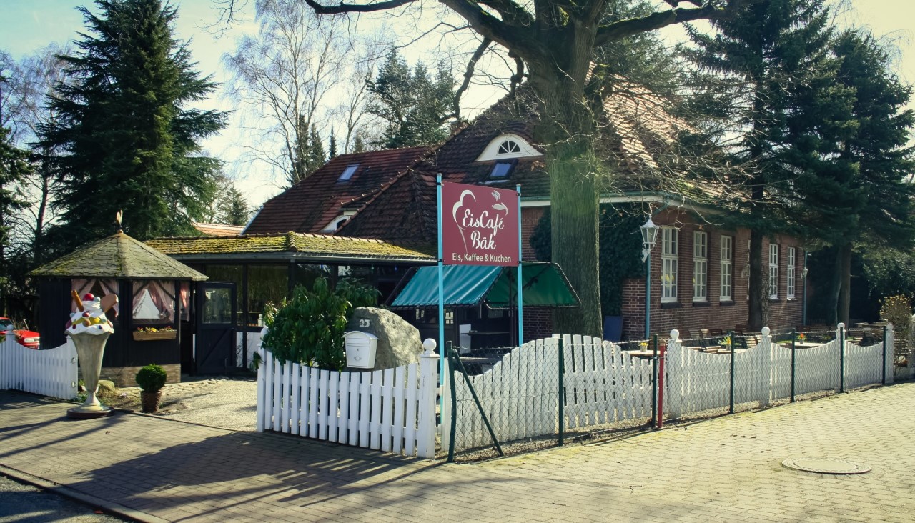 Öffnungszeiten - EisCafé Bäk